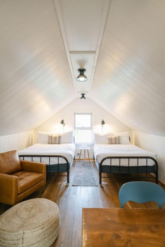 One-Bedroom Cottage image 4