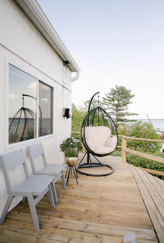 One-Bedroom Cottage image 2