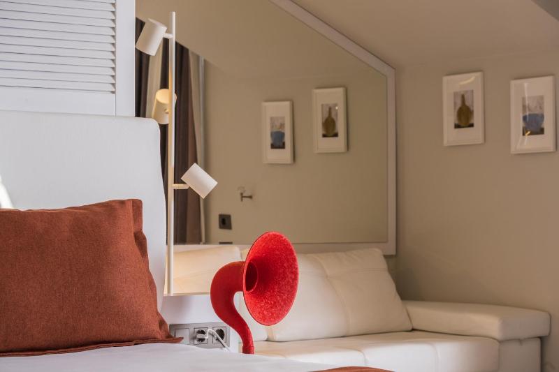 Honeymoon Suite image 2