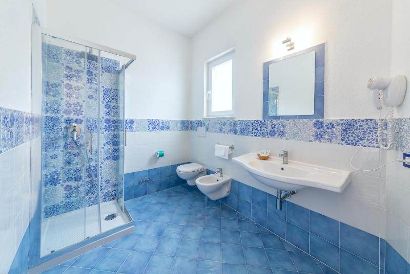 Double Room with Sea View image 4