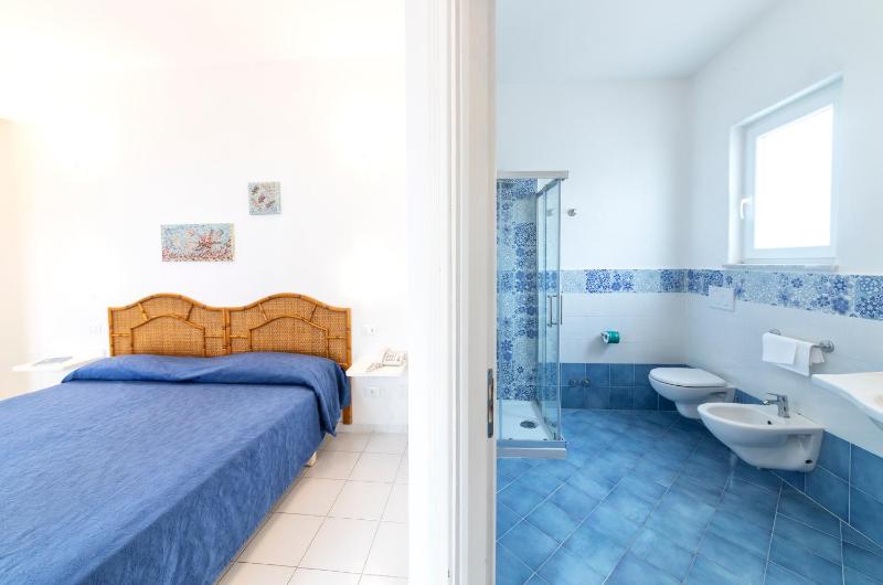 Double Room with Sea View image 3