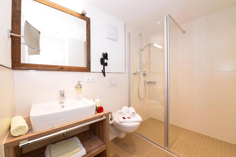 Standard Double Room with Balcony image 2