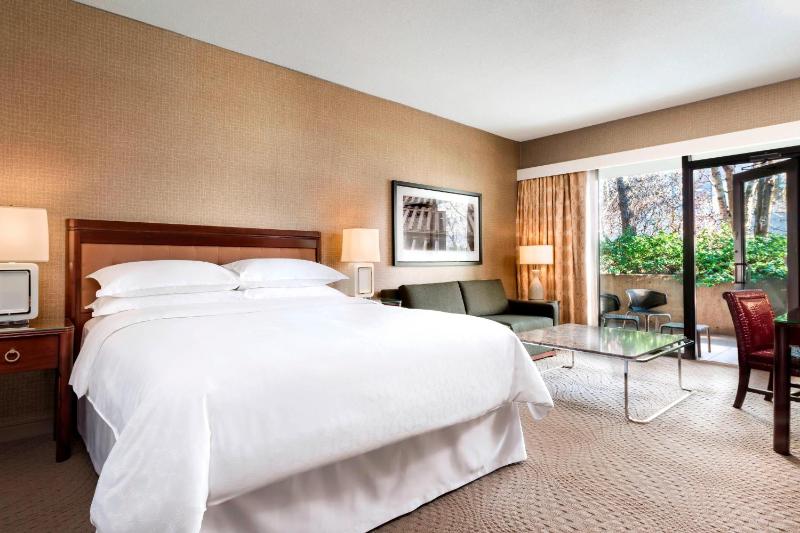 Guest room, 1 King, Garden view