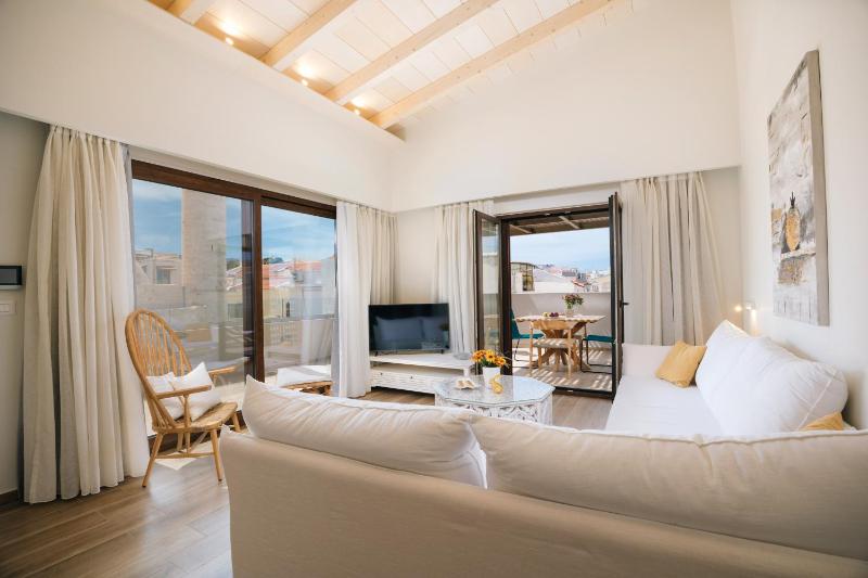 Executive Suite image 4