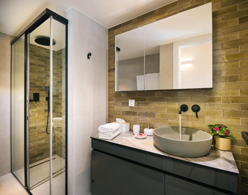 Executive Suite image 3