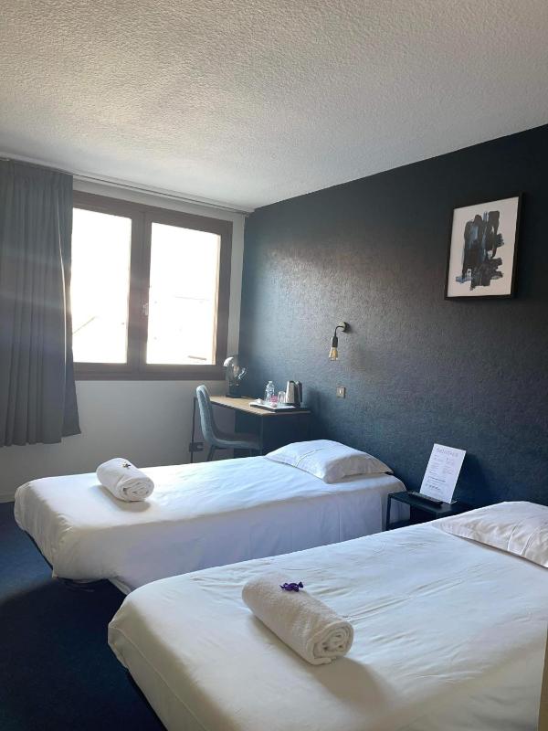 Twin Room image 1