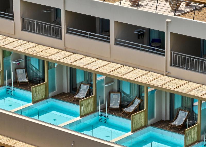 Superior Double Room Sea View with Individual Pool image 2