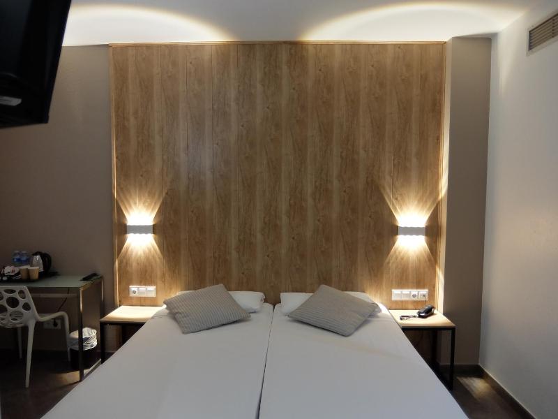 Economy Double or Twin Room image 3