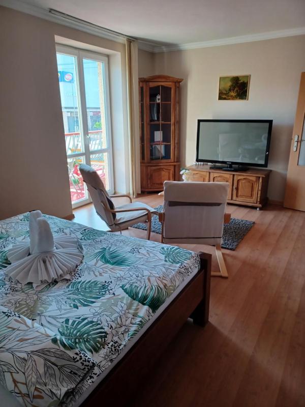 Deluxe Double Room with Balcony image 4