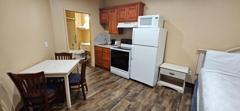 Deluxe Triple Room image 3