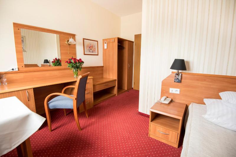 Single Room image 4