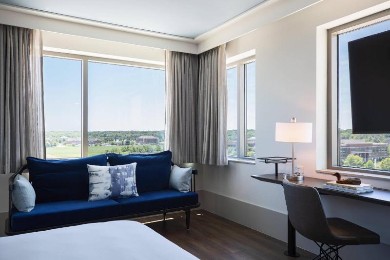 Standard King Room image 1