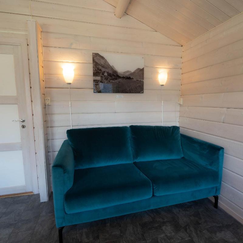 One-Bedroom Cottage with linen image 3