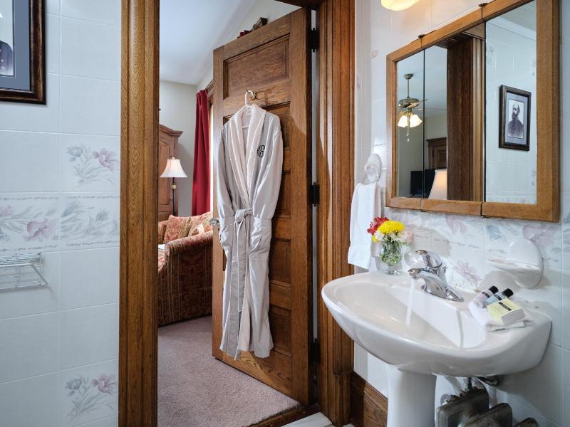 Standard Double Room image 2