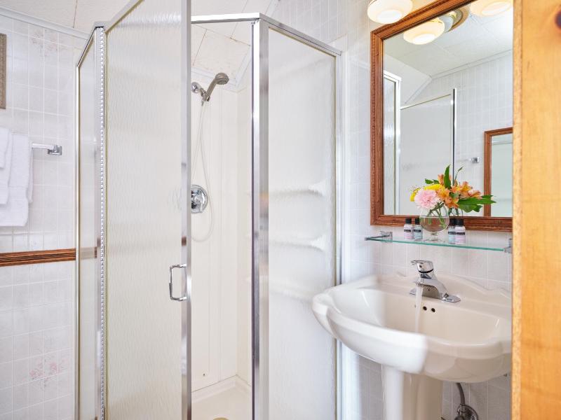 Quadruple Room with Shower image 2