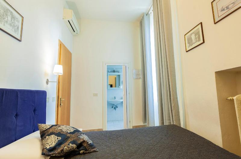 Standard Single Room image 2