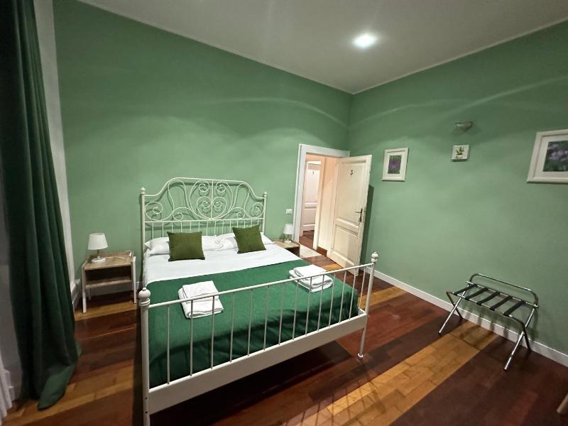 Double Room with Private External Bathroom image 2