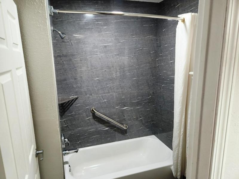 Express Inn Hobby Airport - image 8