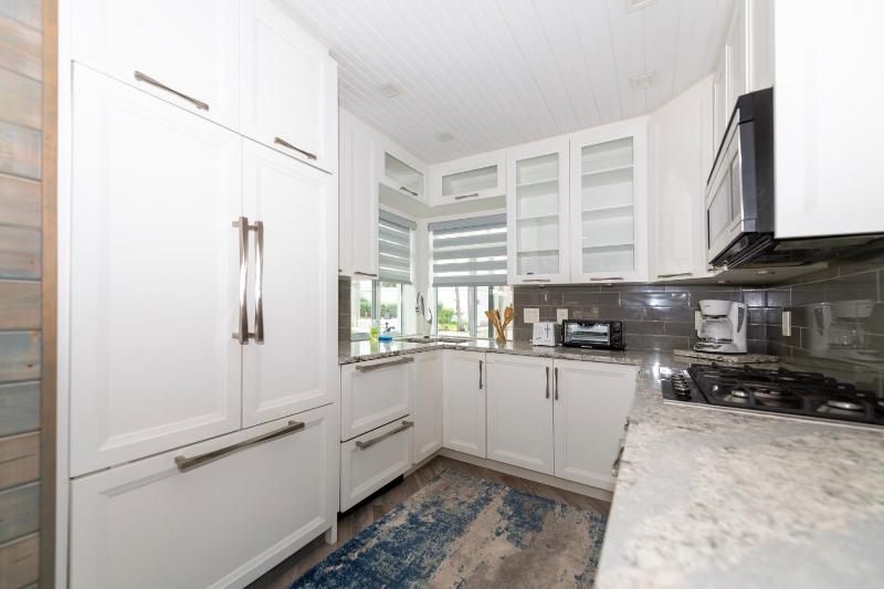 Tropic Isle Boutique Hotel - image 32