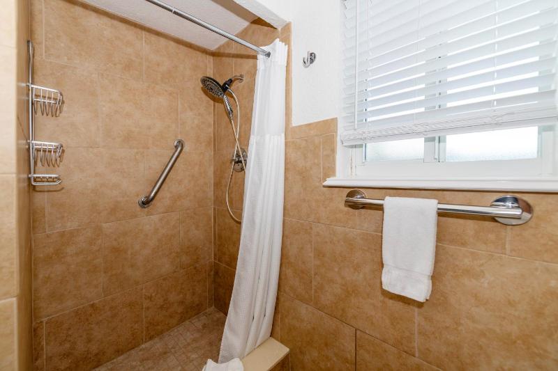 Tropic Isle Boutique Hotel - image 24