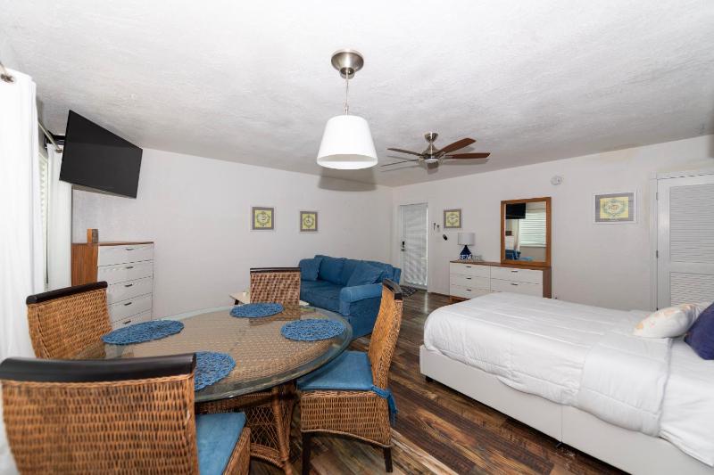 Tropic Isle Boutique Hotel - image 35