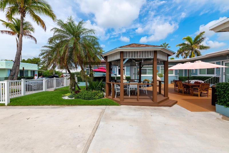 Tropic Isle Boutique Hotel - image 31