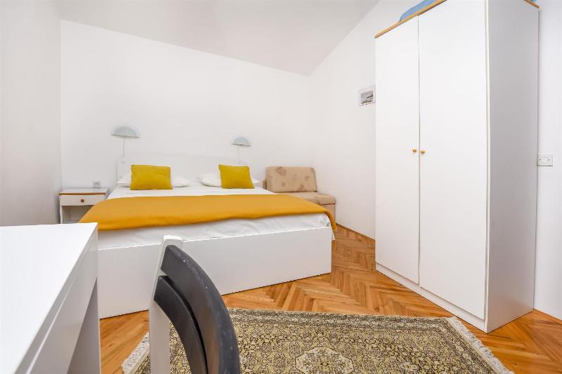 One-Bedroom Apartment image 4