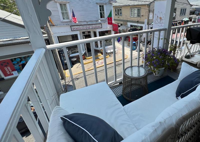 Queen Room with Balcony image 2