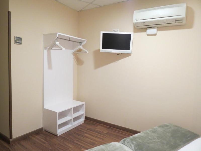 Twin Room image 3