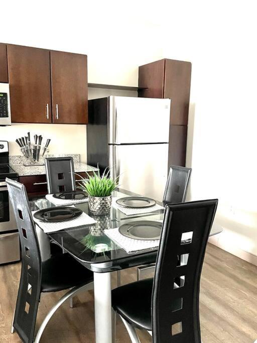 One-Bedroom Apartment image 3