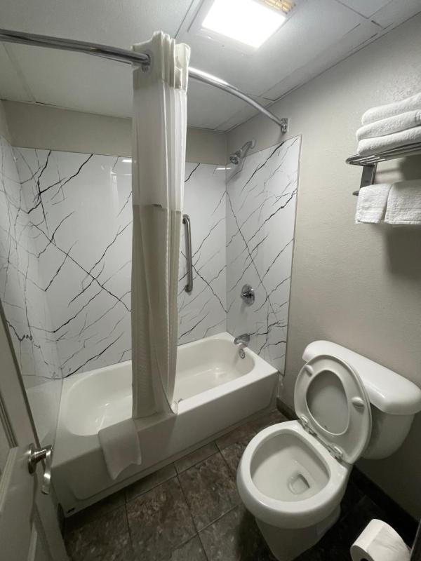 Double Room with Two Double Beds - Smoking image 2