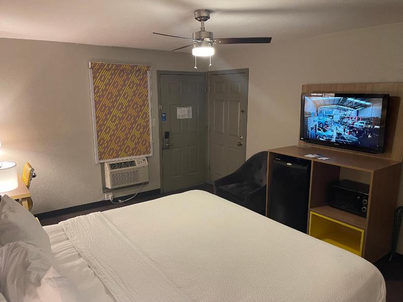 King Room - Disability Access/Non-Smoking image 2