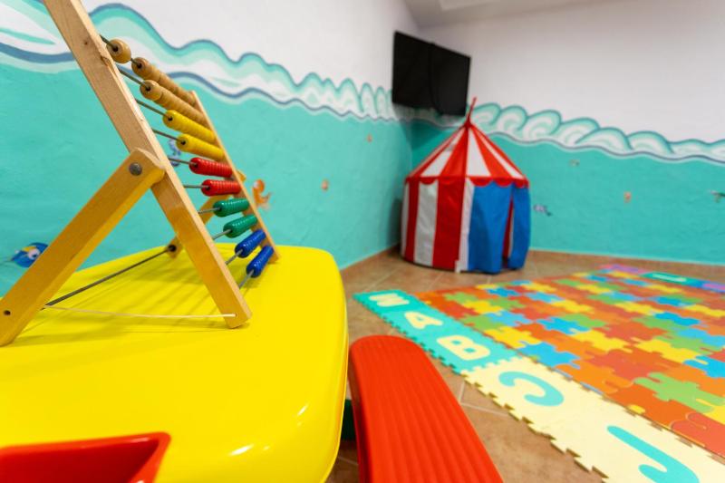 Hotel Oasis Atalaya - image 12