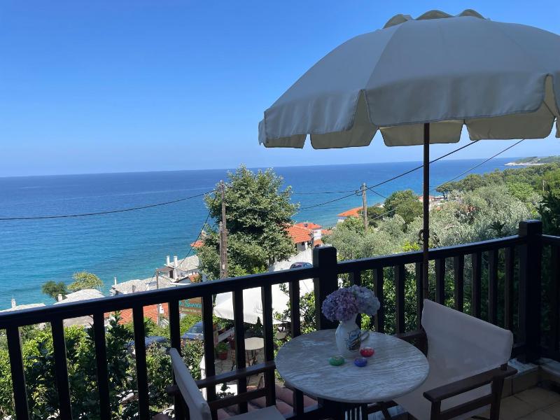Double or Twin Room with Sea View image 3