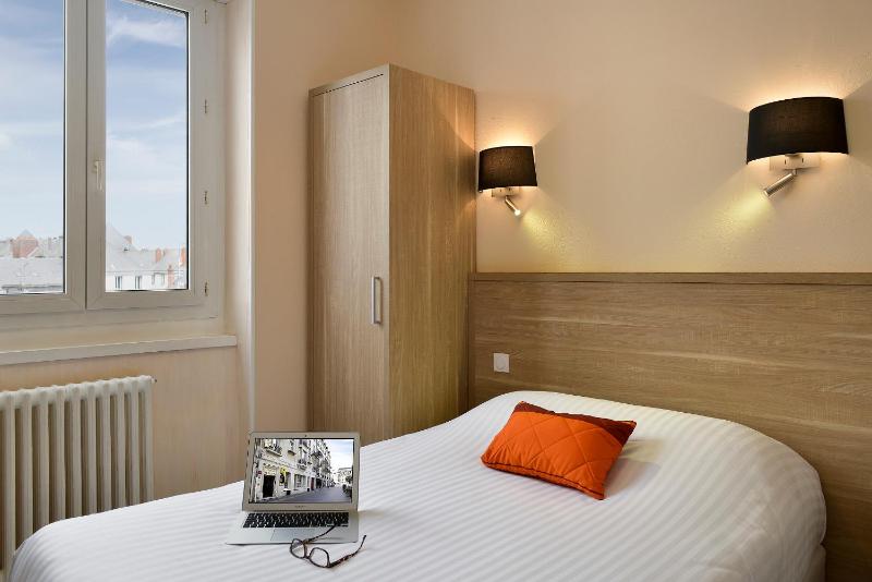 Standard Double Room image 3