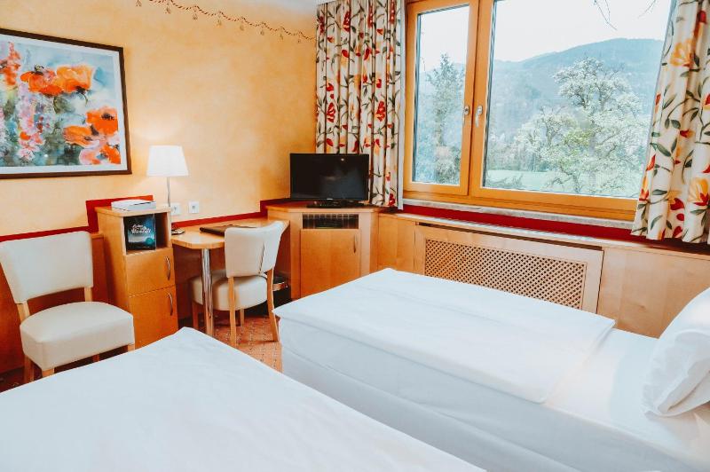 Double Room with Garden View image 3