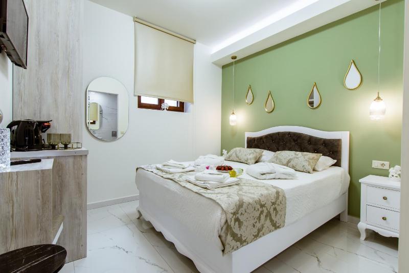 Deluxe Double Room image 1