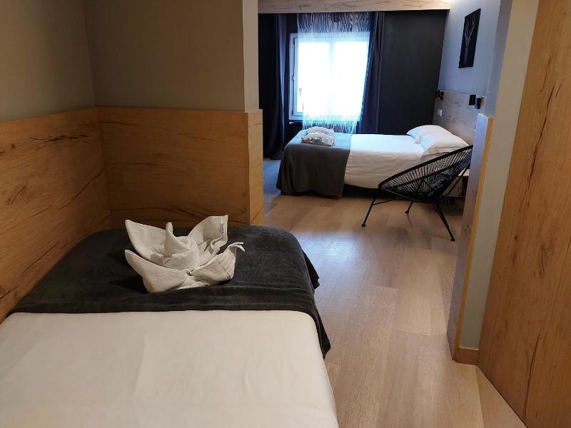 Superior Triple Room image 3