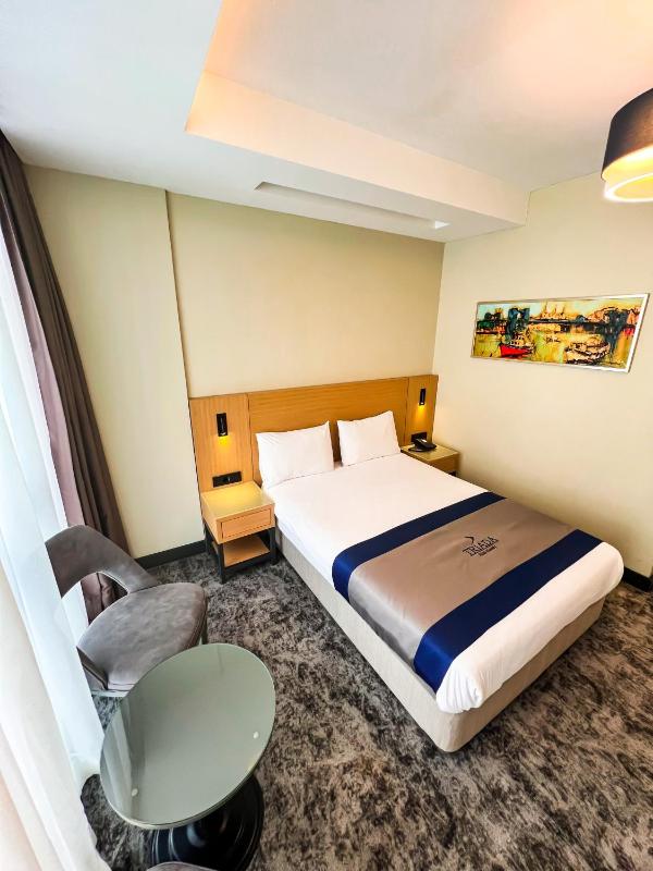 Comfort Double Room (Main Building) image 4