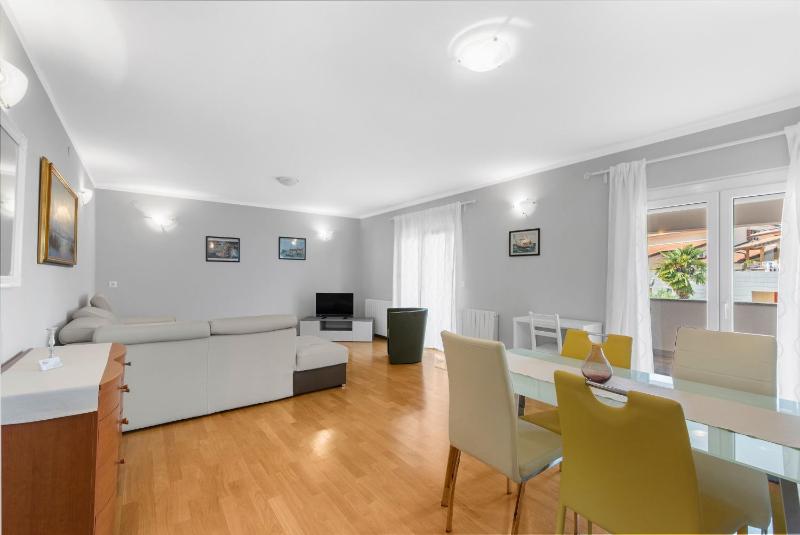 Villa Hope - Apartments with Shared Pool - image 15