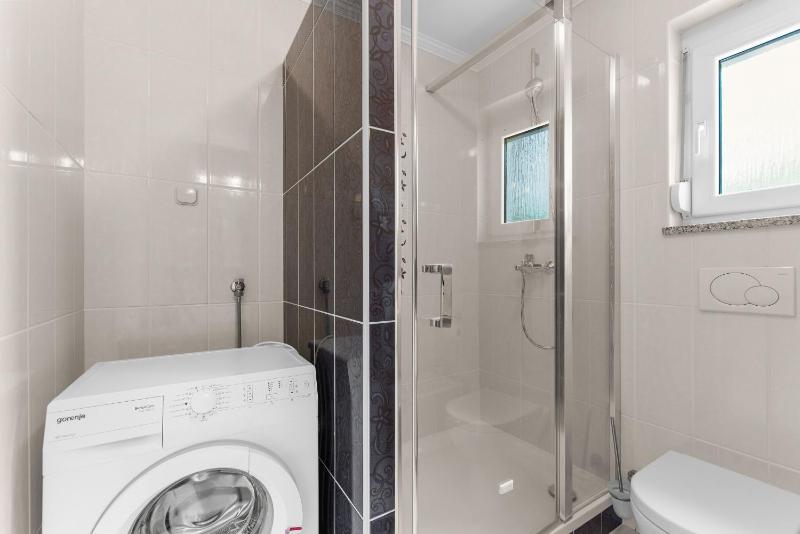 Villa Hope - Apartments with Shared Pool - image 5