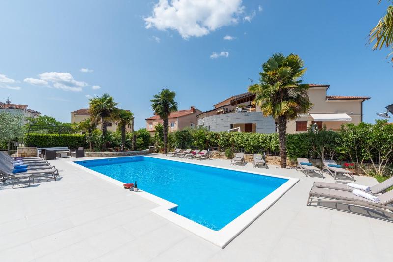 Villa Hope - Apartments with Shared Pool - image 21