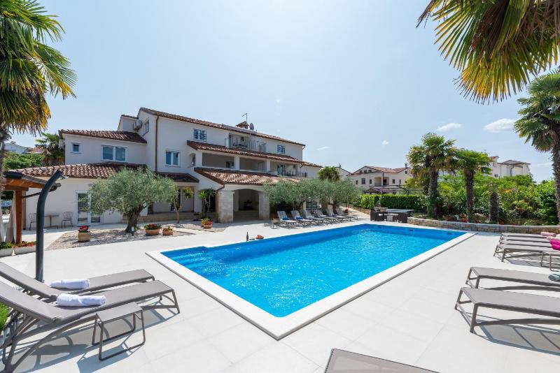Villa Hope - Apartments with Shared Pool - image 32