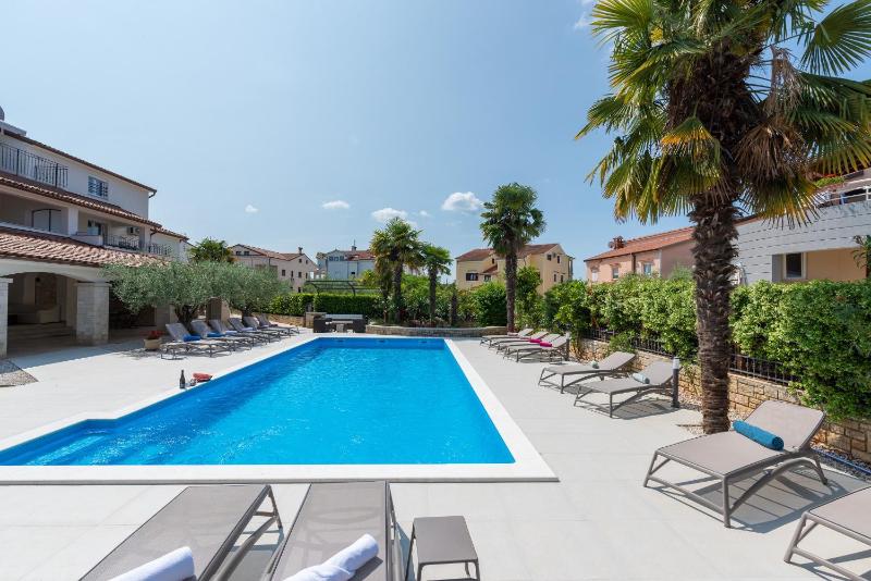 Villa Hope - Apartments with Shared Pool - image 49