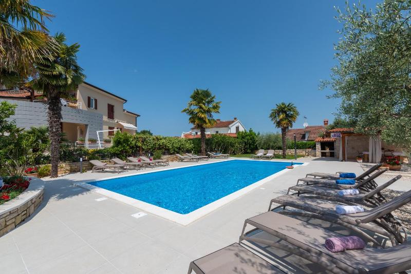 Villa Hope - Apartments with Shared Pool - image 40