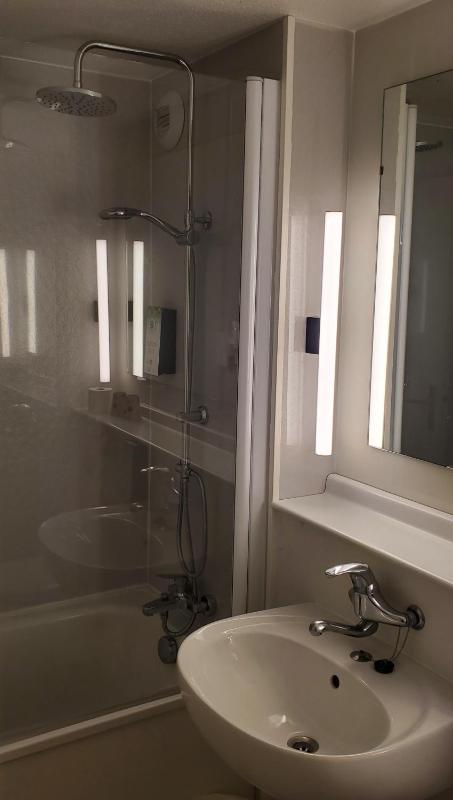 Double Room image 4