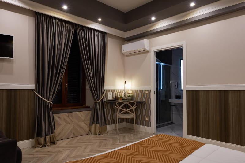 Deluxe Quadruple Room image 4