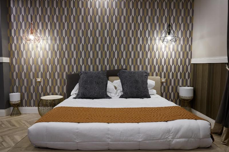 Deluxe Quadruple Room image 3