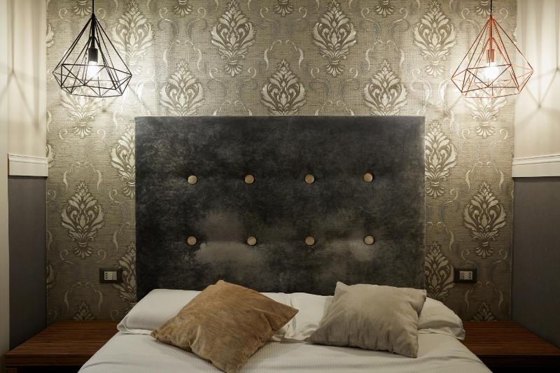 Deluxe Double or Twin Room image 4