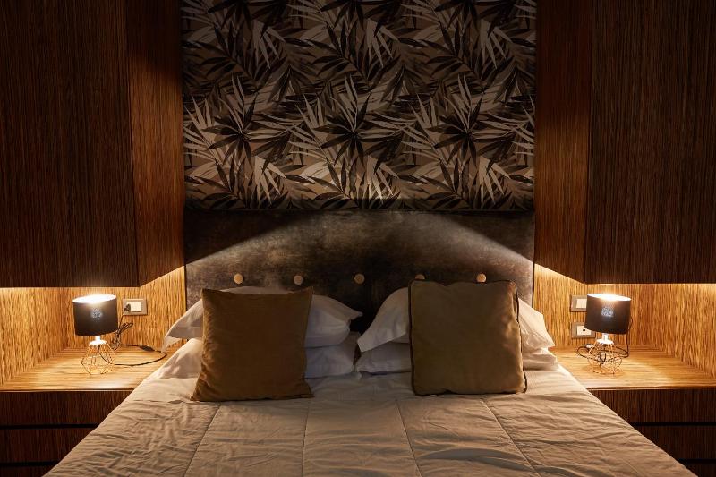 Deluxe Double or Twin Room image 1